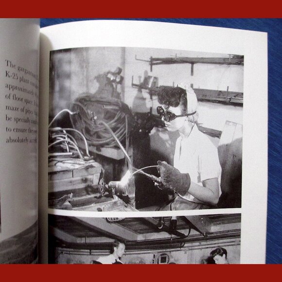 Book-The Girls of Atomic City: The Untold Story of the Women Who Helped Win WWII - Picture 3 of 16